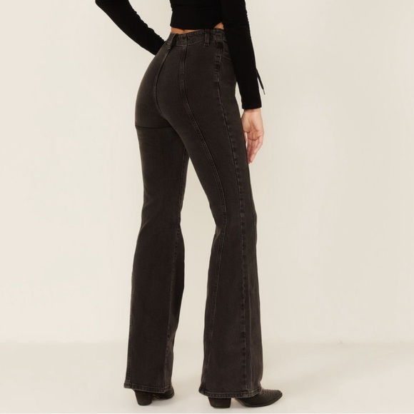 WE THE FREE. Flare Jeans. Size 26 - Picture 2 of 6